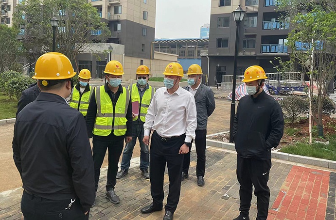 徐旭帶隊(duì)深入項(xiàng)目督導(dǎo)假期疫情防控、安全生產(chǎn)工作，看望慰問(wèn)一線職工02.jpg