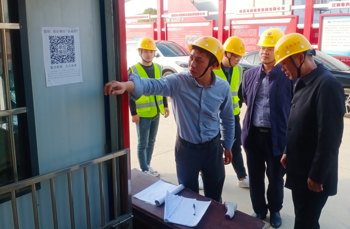 張世東深入市政公用城項(xiàng)目、秦坊安置房項(xiàng)目、南昌高鐵東站新區(qū)項(xiàng)目督查質(zhì)量、安全、揚(yáng)塵治理工作