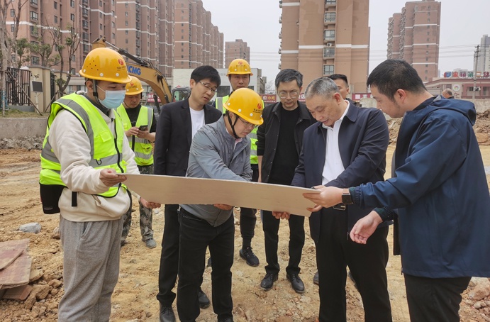 青山湖區(qū)政協副主席胡小明到規(guī)劃一路規(guī)劃二路調研項目進展