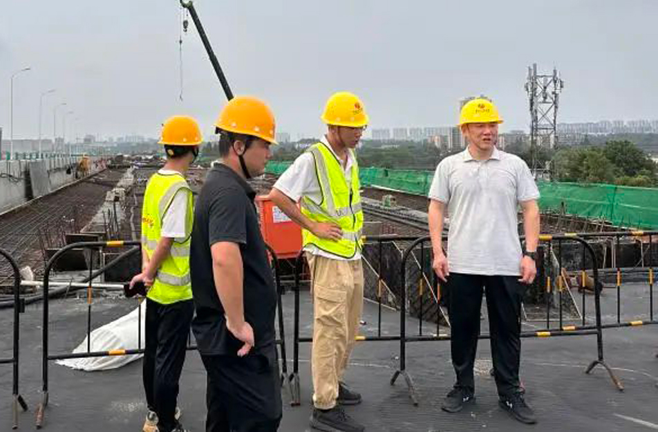 黨委書記、董事長徐旭前往S49楓生快速路北段提升改造工程調(diào)研指導(dǎo)